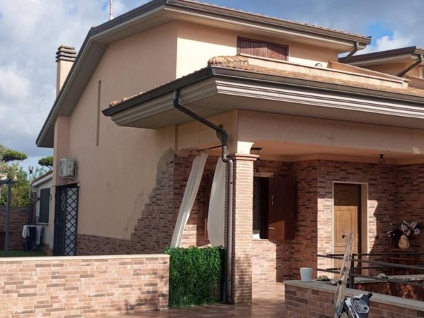casa indipendente in vendita ad Ardea in zona Nuova Florida
