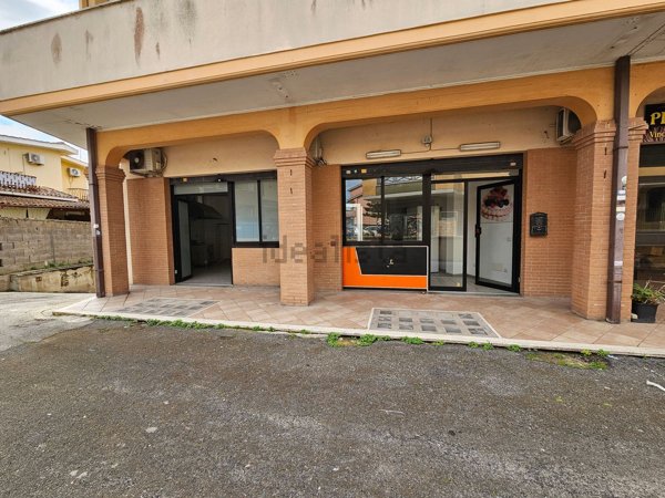 locale commerciale in vendita ad Ardea