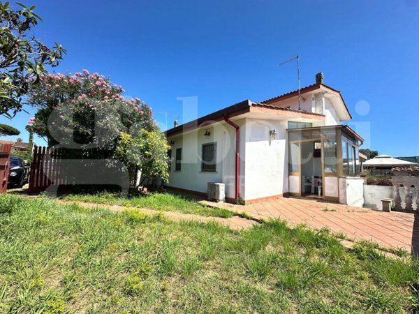 appartamento in vendita ad Ardea in zona Colle Romito