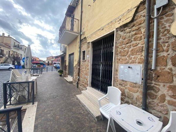 negozio in vendita ad Ardea in zona Banditella