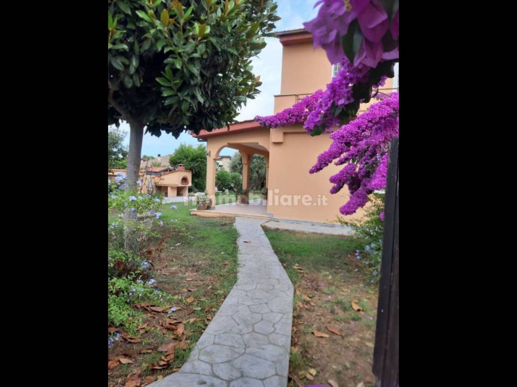 casa indipendente in vendita ad Ardea in zona Nuova California