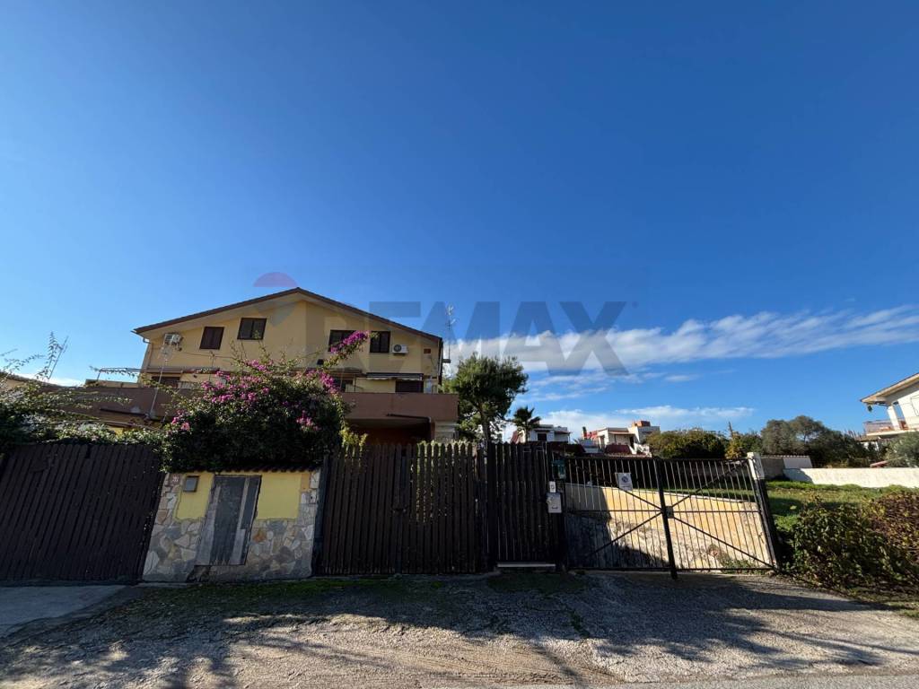 casa indipendente in vendita ad Ardea in zona Colle Romito