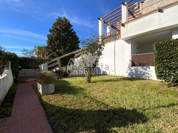 appartamento in vendita ad Ardea in zona Marina di Ardea