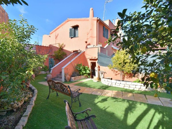 casa indipendente in vendita ad Ardea in zona Colle Romito