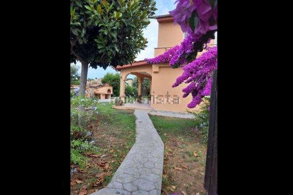 casa indipendente in vendita ad Ardea