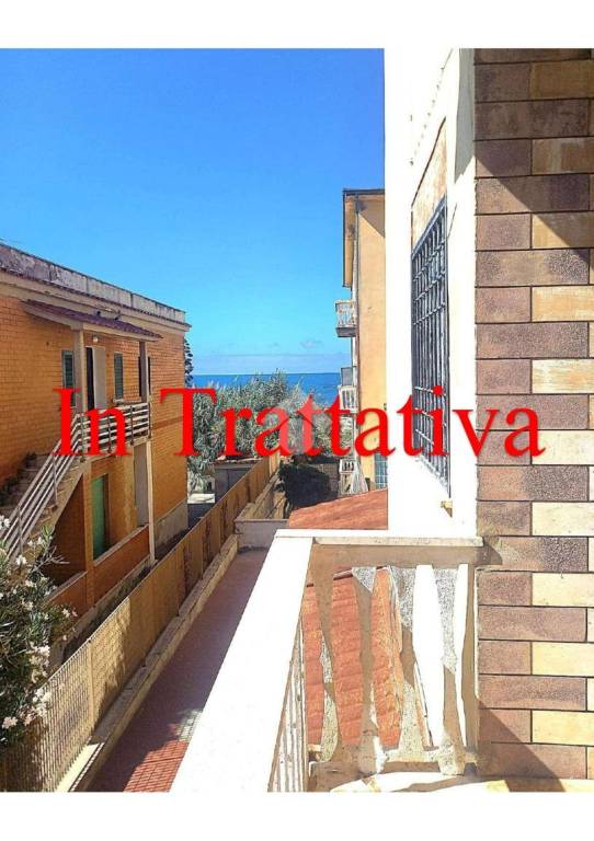 appartamento in vendita ad Ardea in zona Marina di Ardea