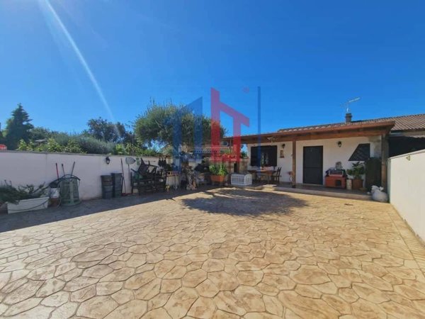 casa indipendente in vendita ad Ardea in zona Nuova Florida