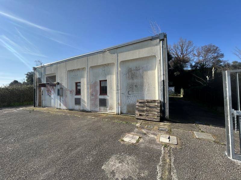 locale commerciale in vendita ad Ardea in zona Castagnetta