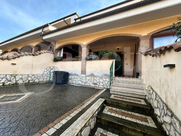 casa indipendente in vendita ad Ardea in zona Nuova California