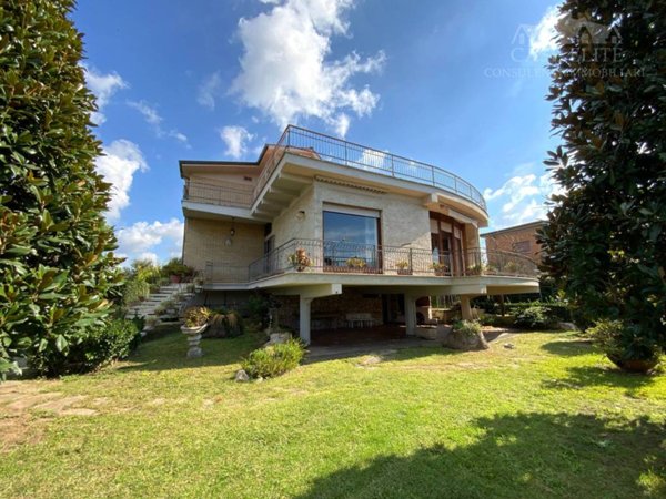 casa indipendente in vendita ad Ardea in zona Colle Romito