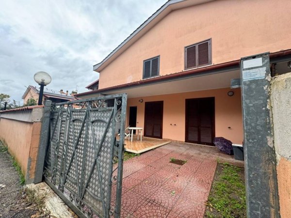 appartamento in vendita ad Ardea in zona Colle Romito