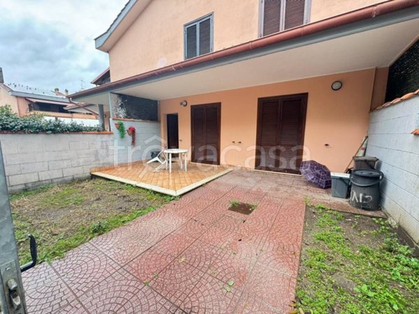 appartamento in vendita ad Ardea in zona Colle Romito