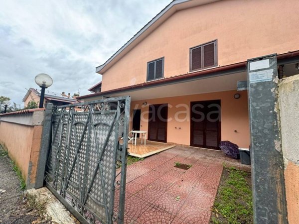 appartamento in vendita ad Ardea in zona Colle Romito