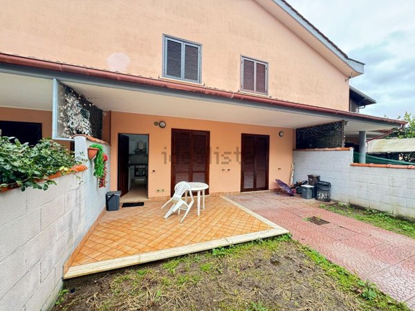 appartamento in vendita ad Ardea in zona Colle Romito