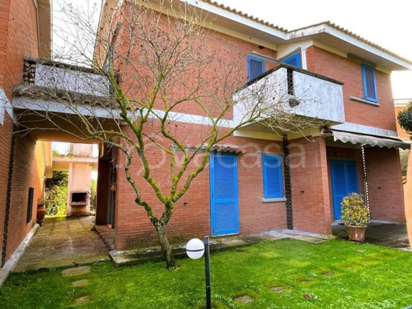 casa indipendente in vendita ad Ardea in zona Marina di Ardea