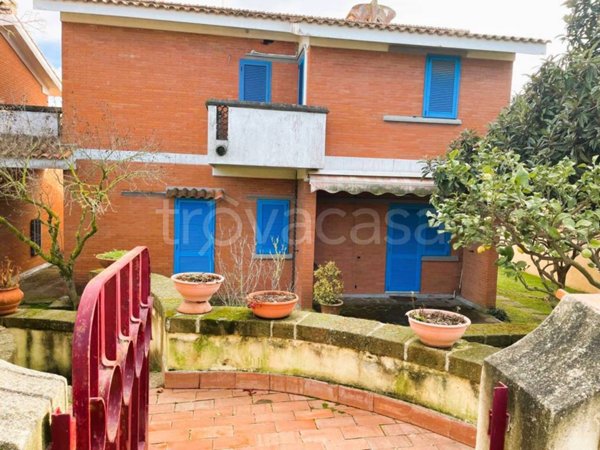 casa indipendente in vendita ad Ardea in zona Marina di Ardea