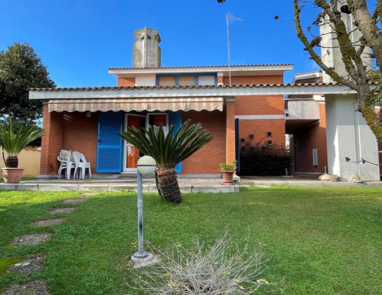 casa indipendente in vendita ad Ardea in zona Marina di Ardea