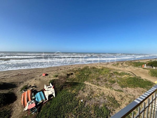 appartamento in vendita ad Ardea in zona Marina di Ardea
