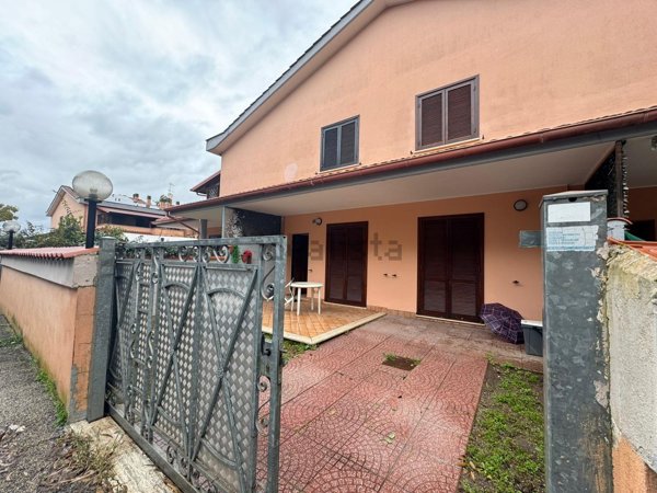 appartamento in vendita ad Ardea in zona Colle Romito