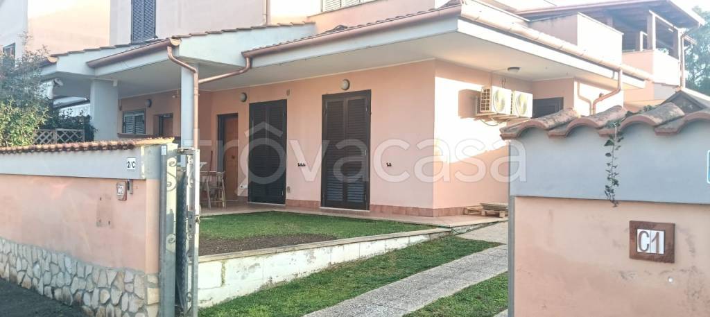 casa indipendente in vendita ad Ardea in zona Colle Romito