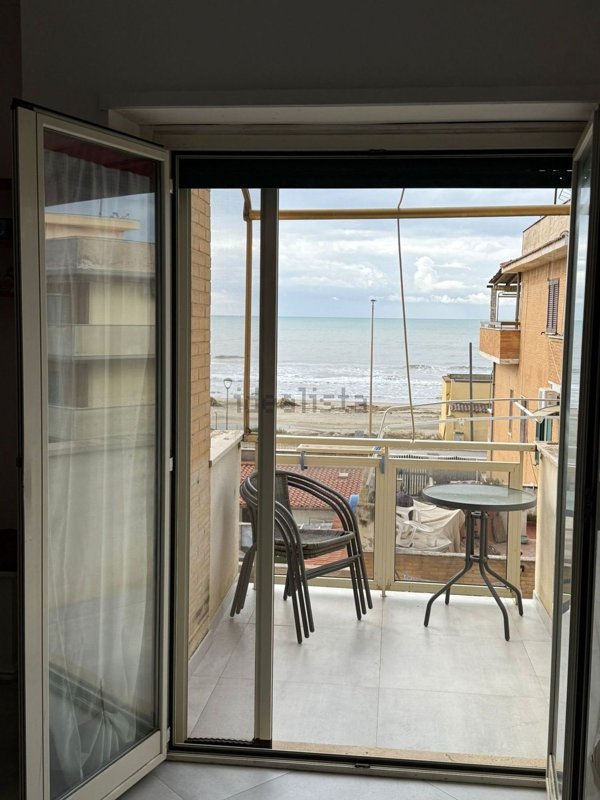 appartamento in vendita ad Ardea in zona Marina di Ardea