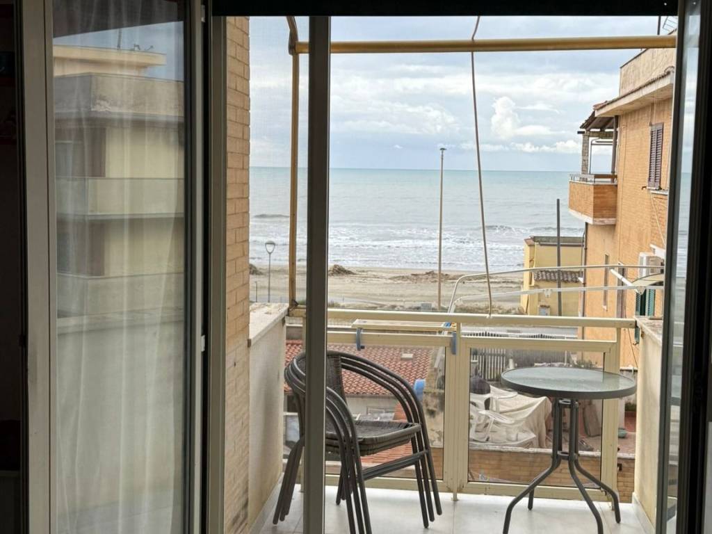 appartamento in vendita ad Ardea in zona Marina di Ardea