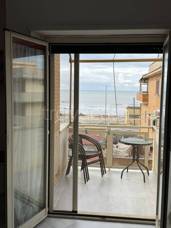 appartamento in vendita ad Ardea in zona Marina di Ardea