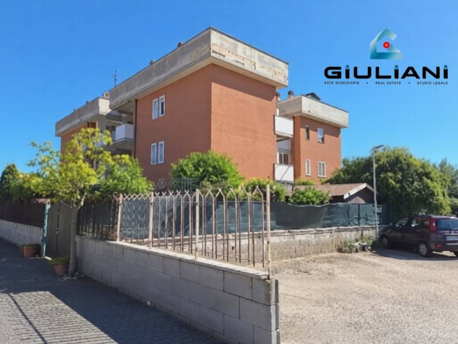 appartamento in vendita ad Ardea in zona Marina di Ardea