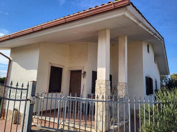 casa indipendente in vendita ad Ardea in zona Nuova Florida