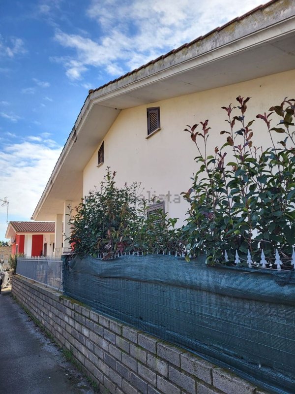 casa indipendente in vendita ad Ardea in zona Nuova Florida