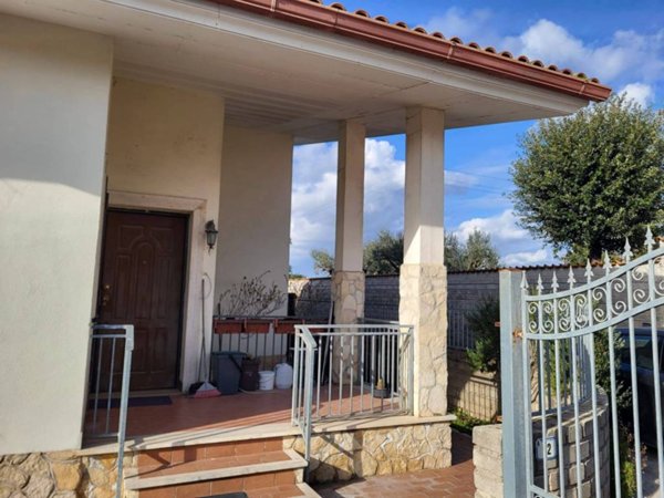 casa indipendente in vendita ad Ardea in zona Nuova Florida