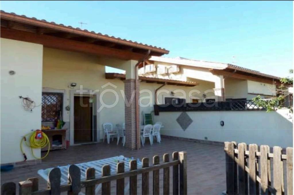 casa indipendente in vendita ad Ardea in zona Nuova California