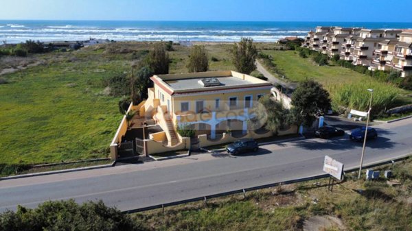 appartamento in vendita ad Ardea in zona Marina di Ardea