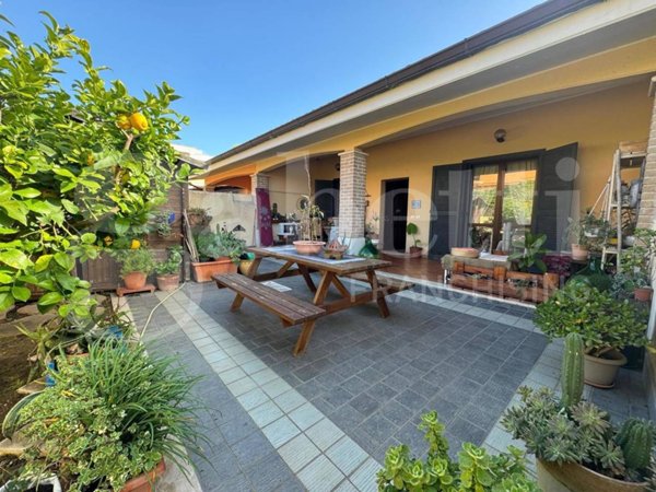 casa indipendente in vendita ad Ardea in zona Nuova California