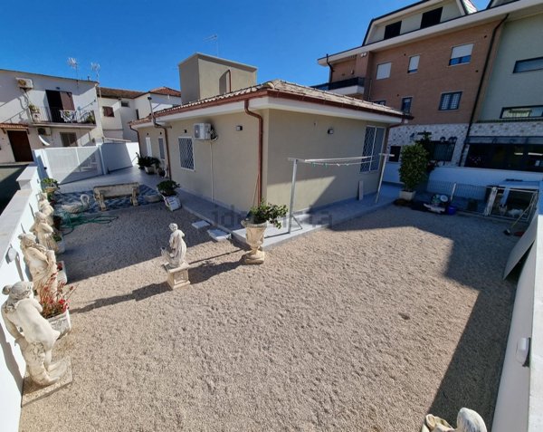 casa indipendente in vendita ad Ardea