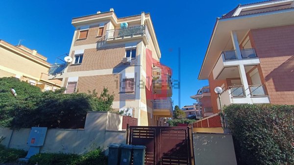 appartamento in vendita ad Ardea in zona Marina di Ardea