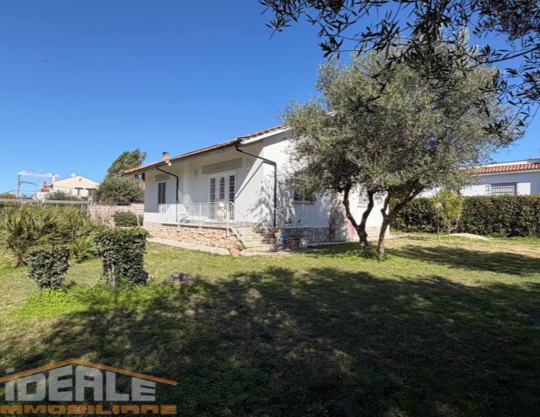 casa indipendente in vendita ad Ardea in zona Colle Romito