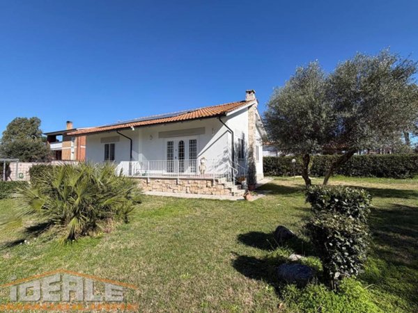 casa indipendente in vendita ad Ardea in zona Colle Romito
