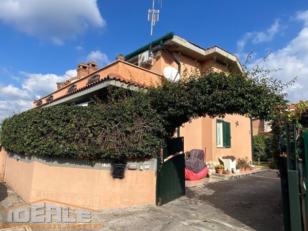 casa indipendente in vendita ad Ardea in zona Colle Romito