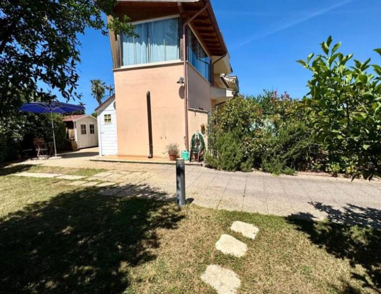 casa indipendente in vendita ad Ardea in zona Nuova California