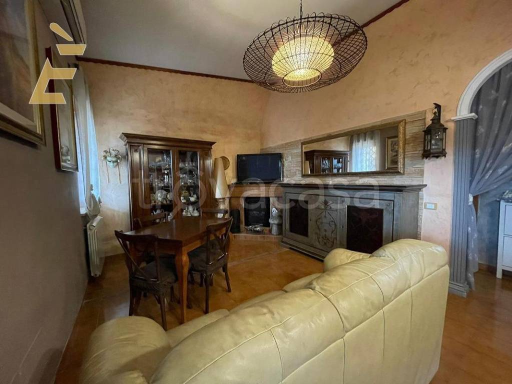 appartamento in vendita ad Ardea in zona Marina di Ardea