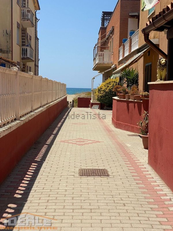 appartamento in vendita ad Ardea in zona Marina di Ardea