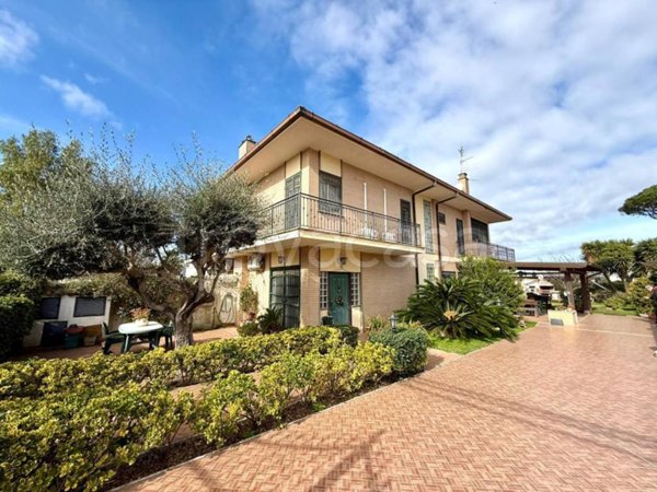 casa indipendente in vendita ad Ardea in zona Colle Romito