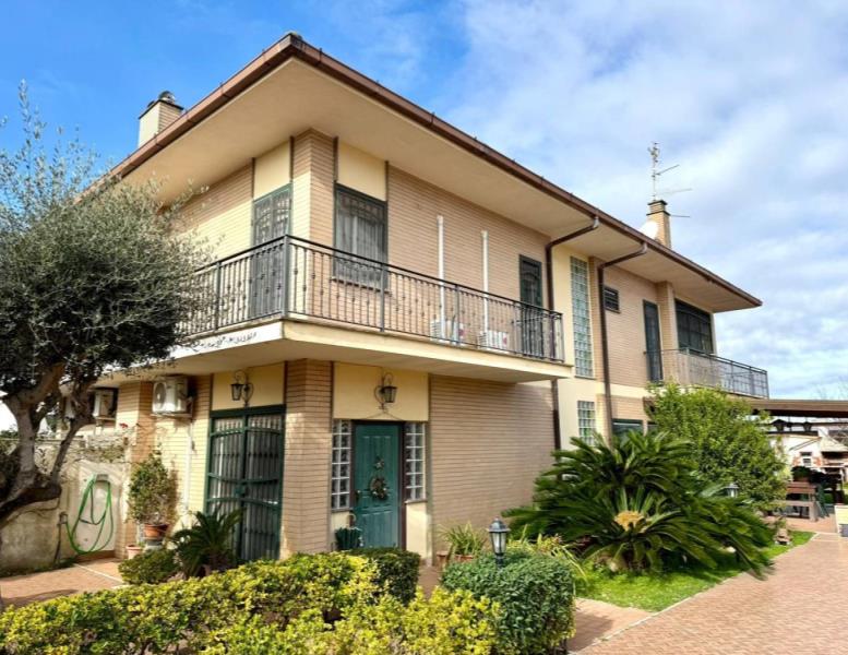 casa indipendente in vendita ad Ardea in zona Colle Romito