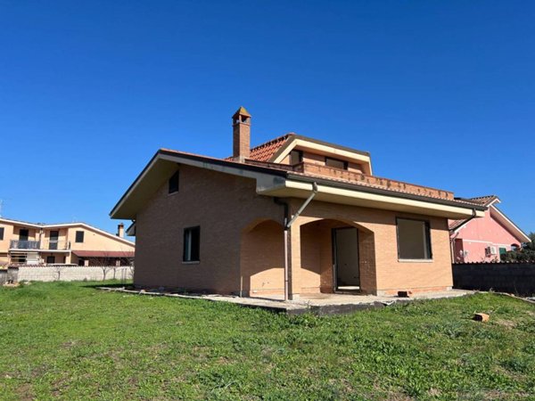 casa indipendente in vendita ad Ardea in zona Nuova Florida