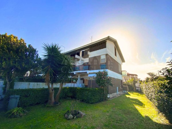 casa indipendente in vendita ad Ardea in zona Marina di Ardea