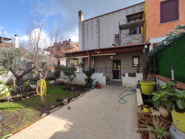 casa indipendente in vendita ad Ardea