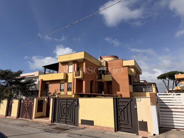 appartamento in vendita ad Ardea in zona Lido dei Pini