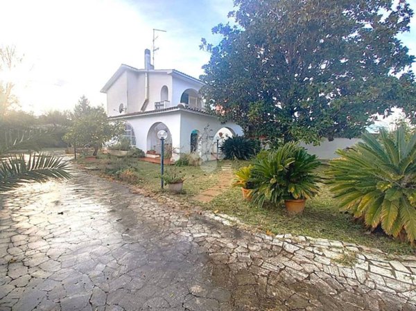 casa indipendente in vendita ad Ardea in zona Marina di Ardea