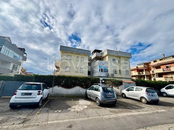 appartamento in vendita ad Ardea in zona Marina di Ardea